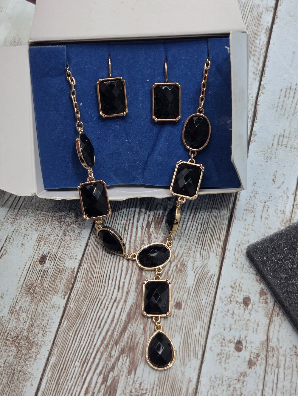 NIB Vintage 2008 Avon Jet Black Faceted Stone Y-Necklace & Earring Set 🖤 Gold